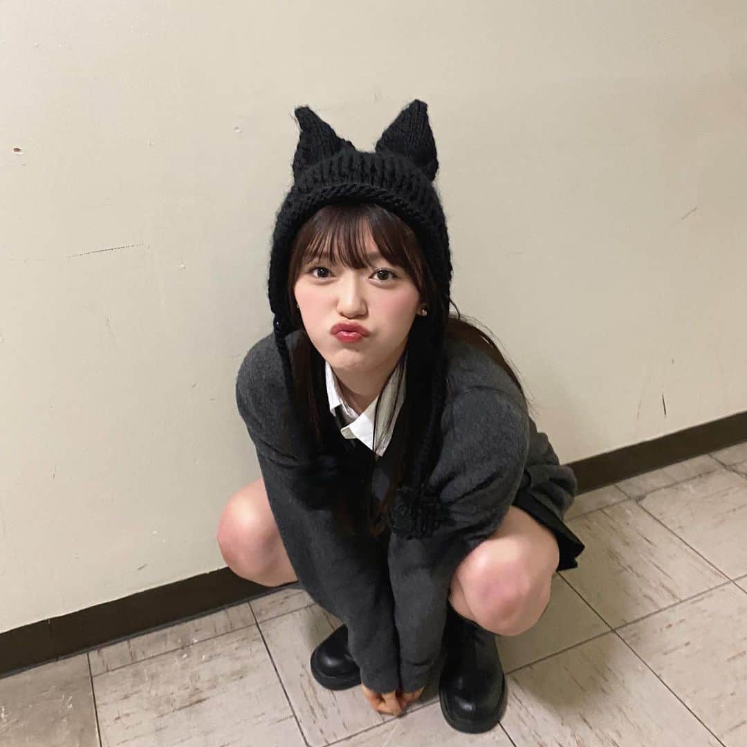 鈴木楓恋さんのインスタグラム写真 - (鈴木楓恋Instagram)「誰にでも懐くと思ったら大間違いだよ🐈‍⬛🖤」11月25日 20時01分 - _karendayo_