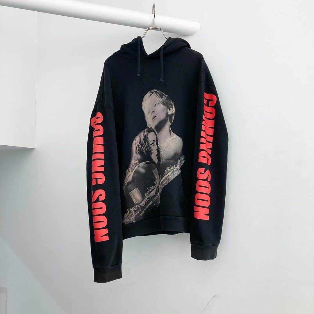 RINKAN渋谷店のインスタグラム：「. 《 VETEMENTS 》  SEASON : 16SS ⁡ －－－－－－－－－－ー－－－－－－－－－－－－－－  商品の詳細につきましてはDM、又はお電話にてお問い合わせ下さい。 ⁡ DMやお電話からの郵送販売も可能です。 ⁡ ショッピングローンなど各種お支払い方法もご用意しておりますのでご相談下さい。 ⁡ International shipping is available. Please contact us though DM. ⁡ ⁡ 〈RINKAN SHIBUYA〉 TEL：03-5458-3050 LINE ID：@283swjhf」