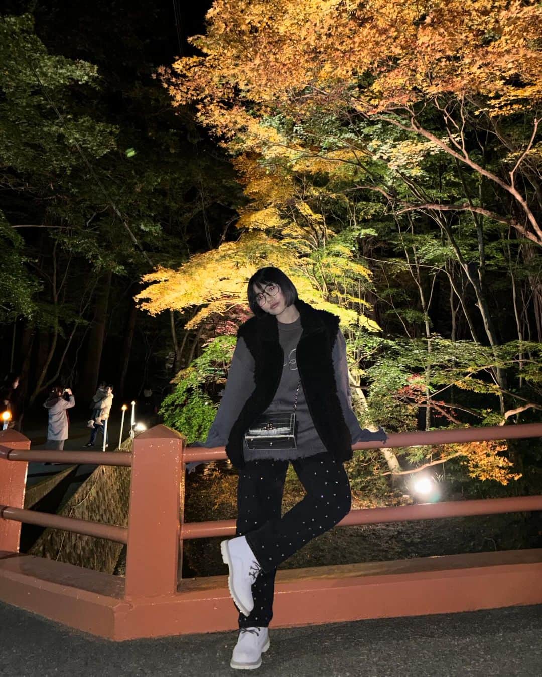 ひかりんちょのインスタグラム：「前髪割れすぎてむかついたけど紅葉綺麗だったので許しました  #りんちょすタイル」