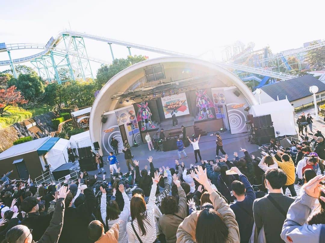 海江田麻貴さんのインスタグラム写真 - (海江田麻貴Instagram)「ㅤㅤㅤㅤㅤ ㅤㅤㅤㅤㅤ ㅤㅤㅤㅤㅤ 『ROCKS FORCHILL ロッチル in ひらかたパーク2023』 ヒーローライブスペシャル2日目MAYAさんと総合司会させて頂きました🎤 ㅤㅤㅤㅤㅤ ㅤㅤㅤㅤㅤ 世界レベルのダンスパフォーマンスから、 私までステージで飛んだり跳ねたり踊らせて頂いた  #DJダイノジ さんステージ、 ㅤㅤㅤㅤㅤ ㅤㅤㅤㅤㅤラップってこんなに熱くてエネルギー貰えるんだって 感動した #梅田サイファー さんパフォーマンス、 名曲の数々 #矢井田瞳 さんステージ、 ㅤㅤㅤㅤㅤ ㅤㅤㅤㅤㅤ 本当にたのしい！面白い！感動盛りだくさんの一日に MCとして関わらせて頂けてハッピーでした😆 ㅤㅤㅤㅤㅤ ㅤㅤㅤㅤㅤ ㅤㅤㅤㅤㅤ 子どもたちの元気や、ゲストさんのエネルギー、お客様の笑顔で 会場がひとつになったイベント、本当に素敵でした！ ご来場の皆さま、関係者の皆さま有難う御座いました☺️✨ ㅤㅤㅤㅤㅤ ㅤㅤㅤㅤㅤ ㅤㅤㅤㅤㅤ ㅤㅤㅤㅤㅤ ㅤㅤㅤㅤㅤㅤㅤㅤㅤㅤ  ㅤㅤㅤㅤㅤ  #ひらかたパーク #ひらパー #梅田サイファー さん　#UMEDACYPHER #DJダイノジ さん #矢井田瞳 さん #枚方 #MC #司会 #イベントMC #フリーアナウンサー #タレント #japanesegirl #日本女孩」11月25日 20時07分 - _makiii0924_