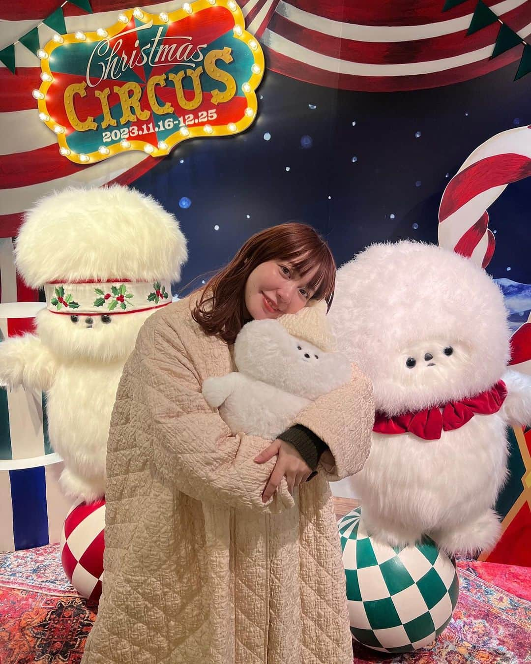 木村ミサさんのインスタグラム写真 - (木村ミサInstagram)「渋谷ヒカリエでクリスマス仕様なフォトスポットが🎄🎁  今回はHanakoラボメンバーとして特別に 渋谷ヒカリエさんからお借りしたもふもふなエルフと一に🤳🫶🏻 かわいいくて癒されるので、私もおうちに飾っておきたい💭  11/16〜12/13の間、ヒカリエルフをみつけて 一緒に撮った写真をSNS投稿すると、 HikariELFのぬいぐるみや、 ホテルの招待券、ShinQs雑貨コレクションなど 豪華なクリスマスギフトを抽選でプレゼント キャンペーンをやっているそう🎄🎁 ヒカリエルフはいろんな場所にいるのでみつけるのも楽しかったので是非探してみてね💭🎄  #PR #hikariELF #ヒカリエルフ #渋谷ヒカリエ」11月25日 20時20分 - misaxmas