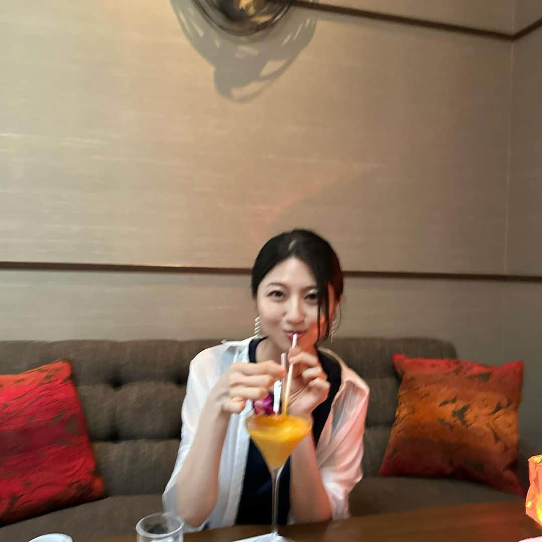 太田英里さんのインスタグラム写真 - (太田英里Instagram)「いつかの銀座🍸 資生堂パーラーの11階にあるバーが とってもお洒落で素敵だった🥹♡  最近お仕事で嬉しいことが たくさんあって、諦めずに 続けることって大事だなと 改めて感じています。☺️  皆さんからのいいねやコメントに とても励まされています！ いつもありがとうございます☺️♡  #東京 #銀座 #資生堂 #資生堂パーラー #カフェ #銀座カフェ #バー #銀座バー #bar #bars #コーデ #ワンピコーデ」11月25日 20時22分 - eririiin56