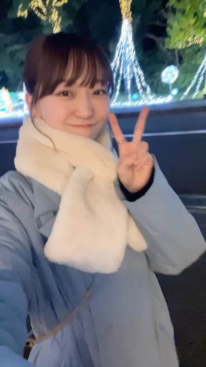 土路生優里のインスタグラム：「この前パパママと弾丸で伊勢神宮に御参りに行ってきたのだけど、 その時に泊まったホテルのイルミネーションにテンション上がって自撮りしました👦🏼🎄🫶🏻⭐️」