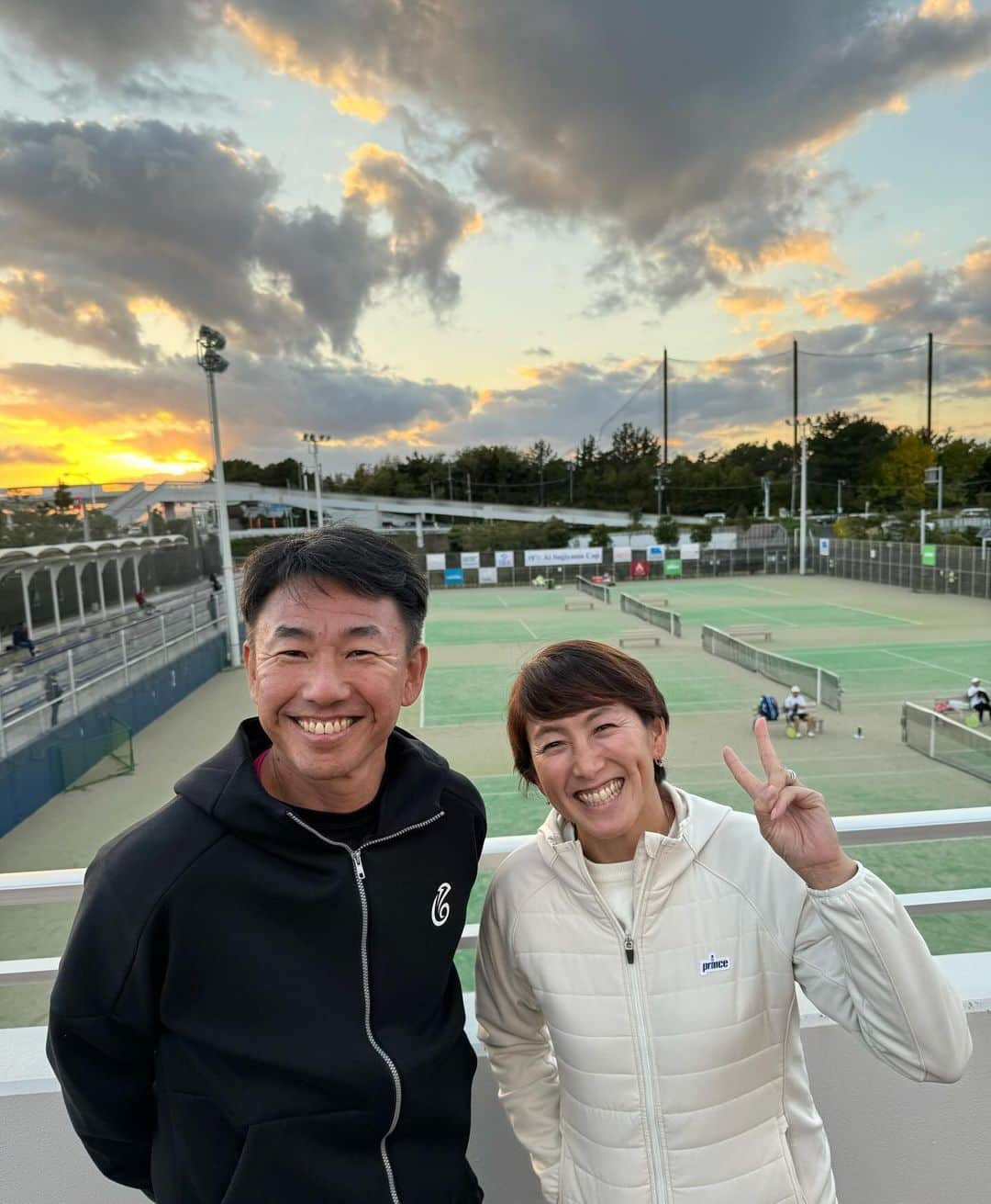 杉山愛のインスタグラム：「🎾Ai Sugiyama Cup🎾も明日が最終日 今週は沢山のゲストが会場に足を運んでくれました♪ みんなのお陰で私も楽しい時間を過ごすことができました〜⭐️ ありがとね〜🫶🫶🫶  #テニス #tennis  #tennistournament  #tennisjuniortournament  #j30 #itf #itfjunior #柳島スポーツ公園 #目指せ #世界」