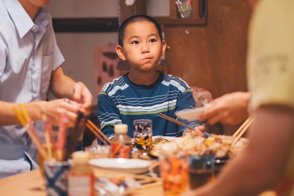 下剋上球児のインスタグラム：「🍚🥓  みなさん、お夕飯はおすみですか？ もぐもぐボーイズショットをお届け📸 お腹が空きました…🤤  明日は#下剋上球児 第7話放送です✨✨  #tbs #日曜劇場 #下剋上球児 #明日よる9時第7話放送✨」