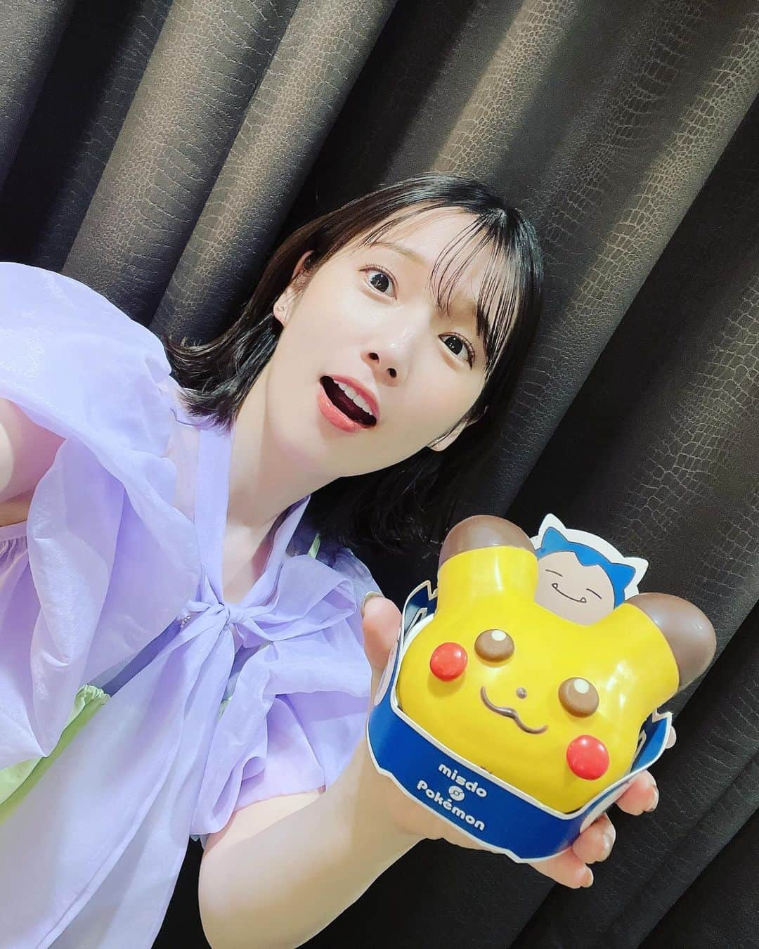 内田真礼さんのインスタグラム写真 - (内田真礼Instagram)「今日は、療養明けのイベントということで！ 大阪のリリイベ、きてくださった皆さま。 本当にありがとうございました✨  たくさんの方のお顔を見れて、 わたしは嬉しくって、しあわせで溢れていました✨  ここ数日は、家でおやすみをしてたので、 体力もどうかな、と思っていたけどなんとか乗り切れまして 明日も東京リリイベです！ わたしは大丈夫だから安心してね。 ただ、今回はトークオンリーでいきます。 アーバンハイウェイは、どこかで歌うので聞きにきてね..! いつもよりちょっと長めのトークを楽しんでいってください。  大阪駅の地下でミスタードーナツを見つけたので、 ラッキー！と思って買ったピカチュウ⚡️  めっちゃ美味しかったです♡」11月25日 20時33分 - uchidamaayataso