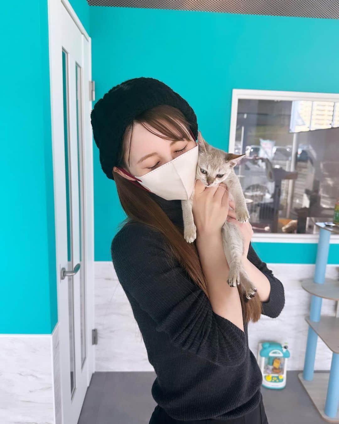 ダレノガレ明美のインスタグラム：「みんな産まれてきてくれて ありがとう☺️🌼 みなさん！ ペットショップにいるワンちゃん＆ネコちゃんも もちろん可愛いし素敵な子が多いです。 でも、保護施設にいる子も 本当に可愛いくて素敵な子ばかりです！ ペットショップがあるかぎり 私はペットショップに行くな！とは言いません。 そこにいる子達の行き場がなくなるから、、 でも、保護施設がある！って事を頭には入れてほしいです☺️ みんな新しい家族を待ってます☺️」