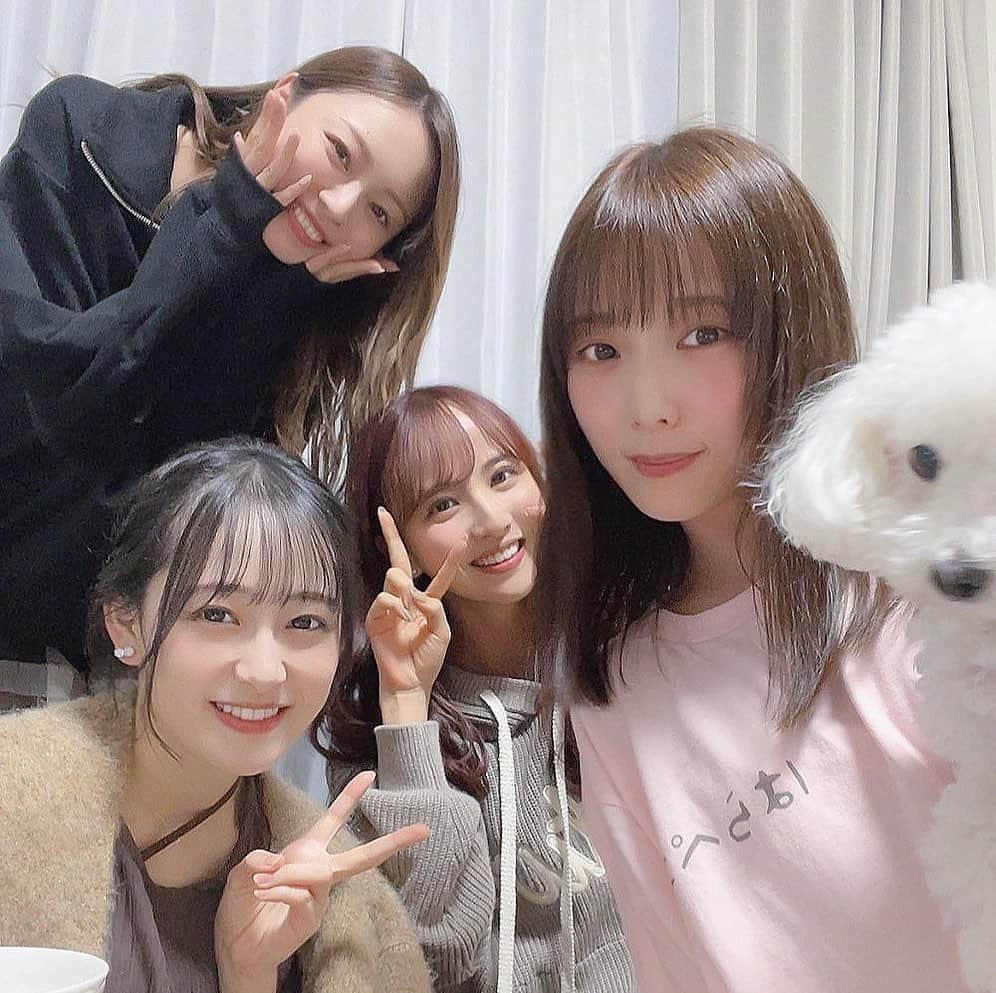 梅澤美波のインスタグラム：「ぎょぱ！！🥟  次はキム鍋！！定期会！！ かえでの子🐶」