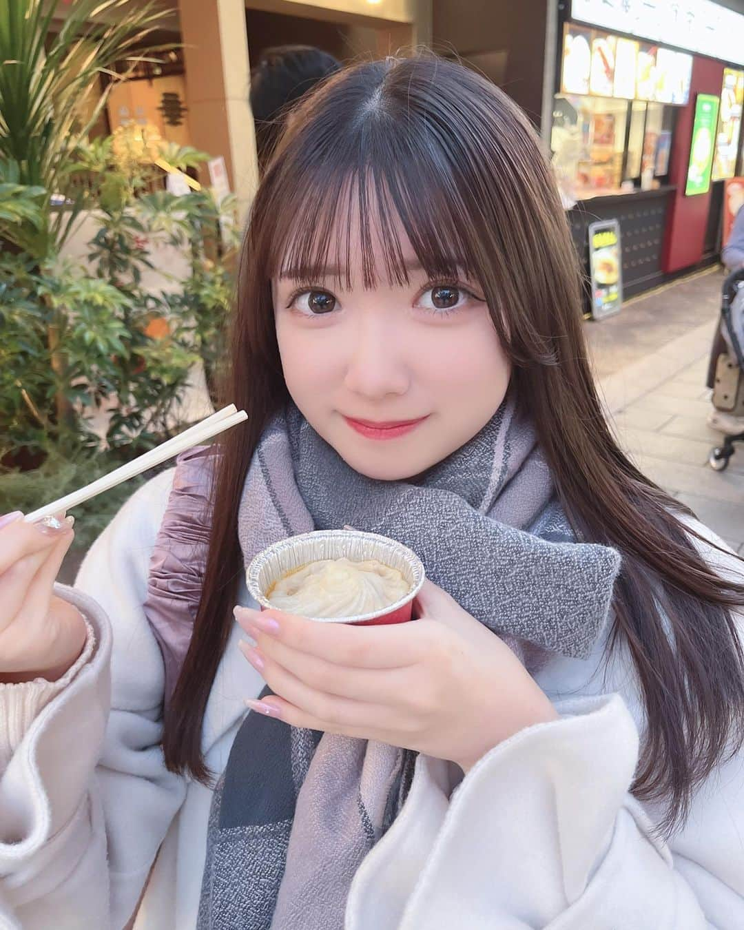 薮田こもものインスタグラム：「寒いときにあったかい物を食べ歩くの幸せすぎる🍲」