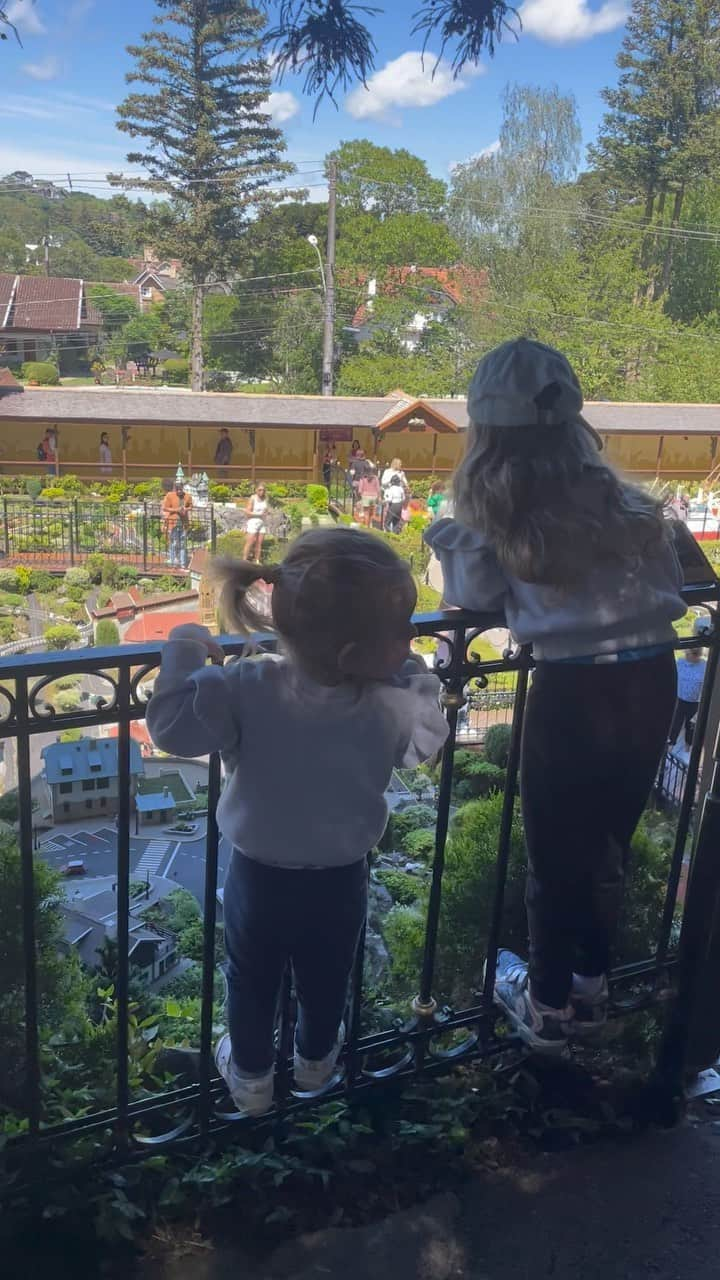 太田エイミーのインスタグラム：「Mini Mundo in Gramado @minimundogramado fun activity for the family, mostly miniatures of places in Germany, Austria, Switzerland, Italy and Brazil.」