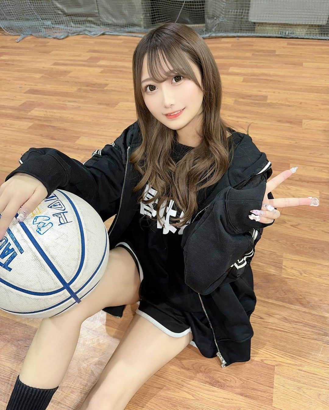 佐藤くるみのインスタグラム：「バスケ出来るんだよ実は🏀   #photography #cosplay #cosplayer #cosplaygirl #selfie #japanese #歌舞伎町 #新宿 #ミナミ #コンカフェ #コンセプトカフェ #舞々悪魔 #メイドカフェ  #自撮り #せるふぃー  #コンカフェ嬢 #コンカフェ店員 #アイドル #地下アイドル #コスプレ #コスプレイヤー」