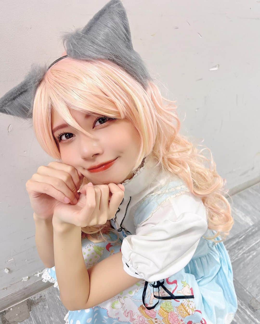 鹿目凛さんのインスタグラム写真 - (鹿目凛Instagram)「いつもと違う私に🐺💗  #でんぱ組inc #でんぱ組 #鹿目凛 #ぺろりん #コスプレ #コスプレイヤー #ピンクヘアー #ウィッグ #ロリータ #獣耳」11月25日 20時47分 - kaname_rin