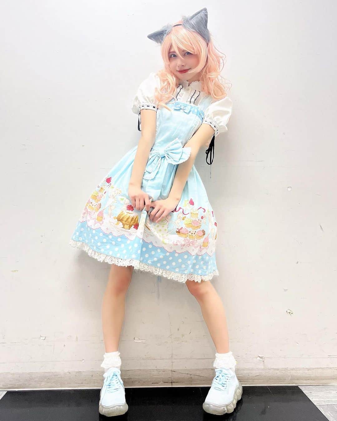 鹿目凛さんのインスタグラム写真 - (鹿目凛Instagram)「いつもと違う私に🐺💗  #でんぱ組inc #でんぱ組 #鹿目凛 #ぺろりん #コスプレ #コスプレイヤー #ピンクヘアー #ウィッグ #ロリータ #獣耳」11月25日 20時47分 - kaname_rin