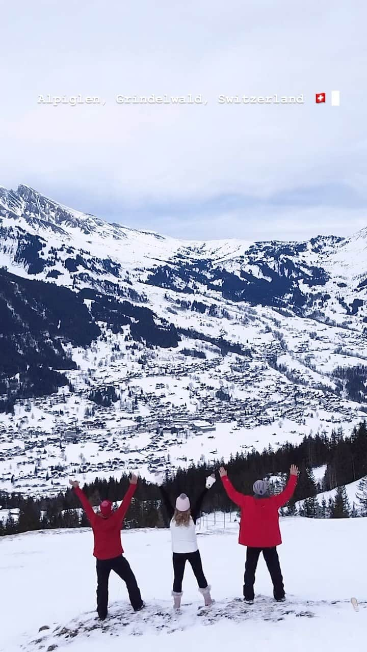 Awesome Wonderful Natureのインスタグラム：「Alpiglen is one of the stop on the way from Grindelwald to Jungfraujoch Top of Europe which you can enjoy delicious fondue and picturesque views of the Grindelwald village and Swiss Alps 🏔️🇨🇭 #grindelwald #switzerland #swiss #swissalps」