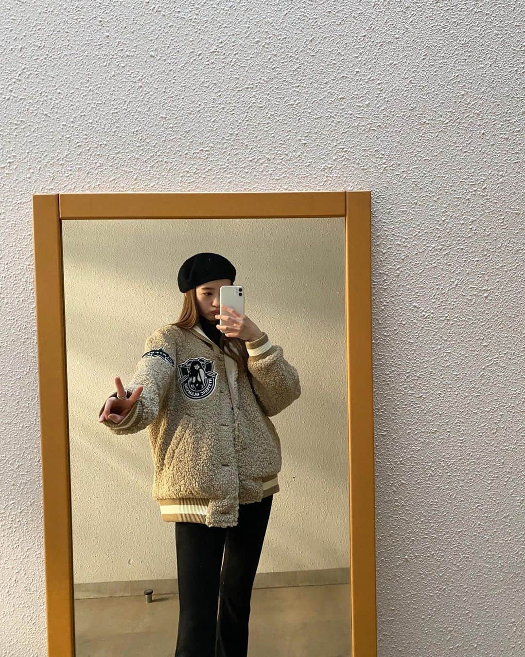 橘二葉さんのインスタグラム写真 - (橘二葉Instagram)「モコモコアウター🧸 @hystericglamour_tokyo   最近はベレー帽とニット帽被りがち。  #hystericglamour #ootd #ootdfashion #style #fashion #code #snap」11月25日 20時49分 - futaba_tachibana_tpd