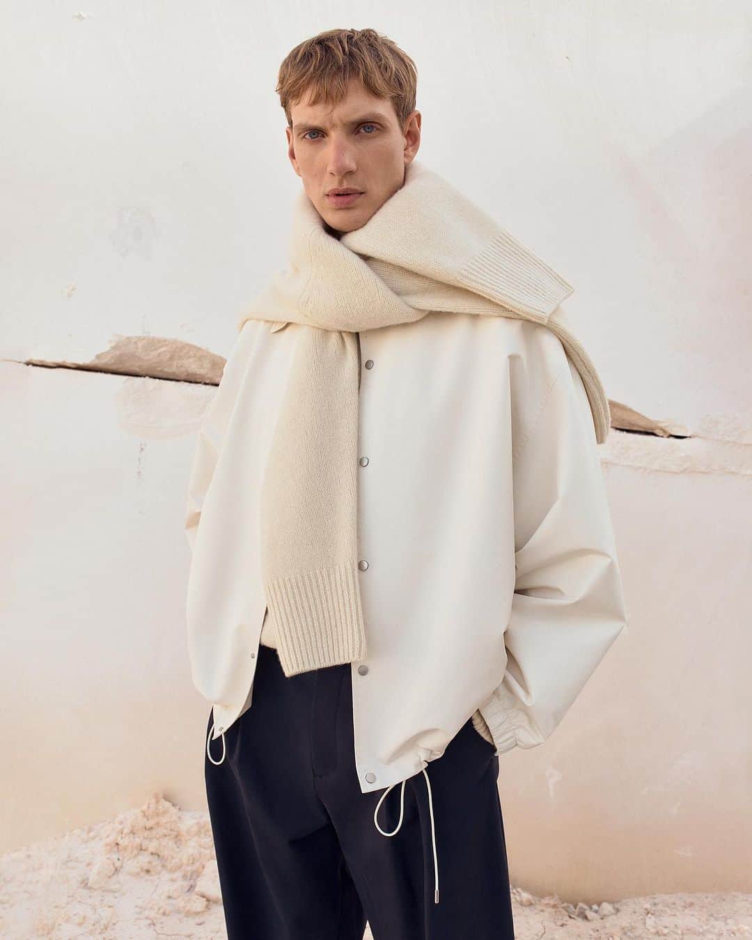スタジオ ニコルソンのインスタグラム：「Studio Nicholson + Zara have joined forces once more, to create a limited edition 3-category collection | The driving focus behind 'Timeless Sensory Silhouettes, for Modern Living' is one of considered design, with Womenswear, Menswear and Homeware all included in this powerful creative alliance | Launching globally on zara.com 25th November + in Zara stores 27th November | #studionicholsonxzara」