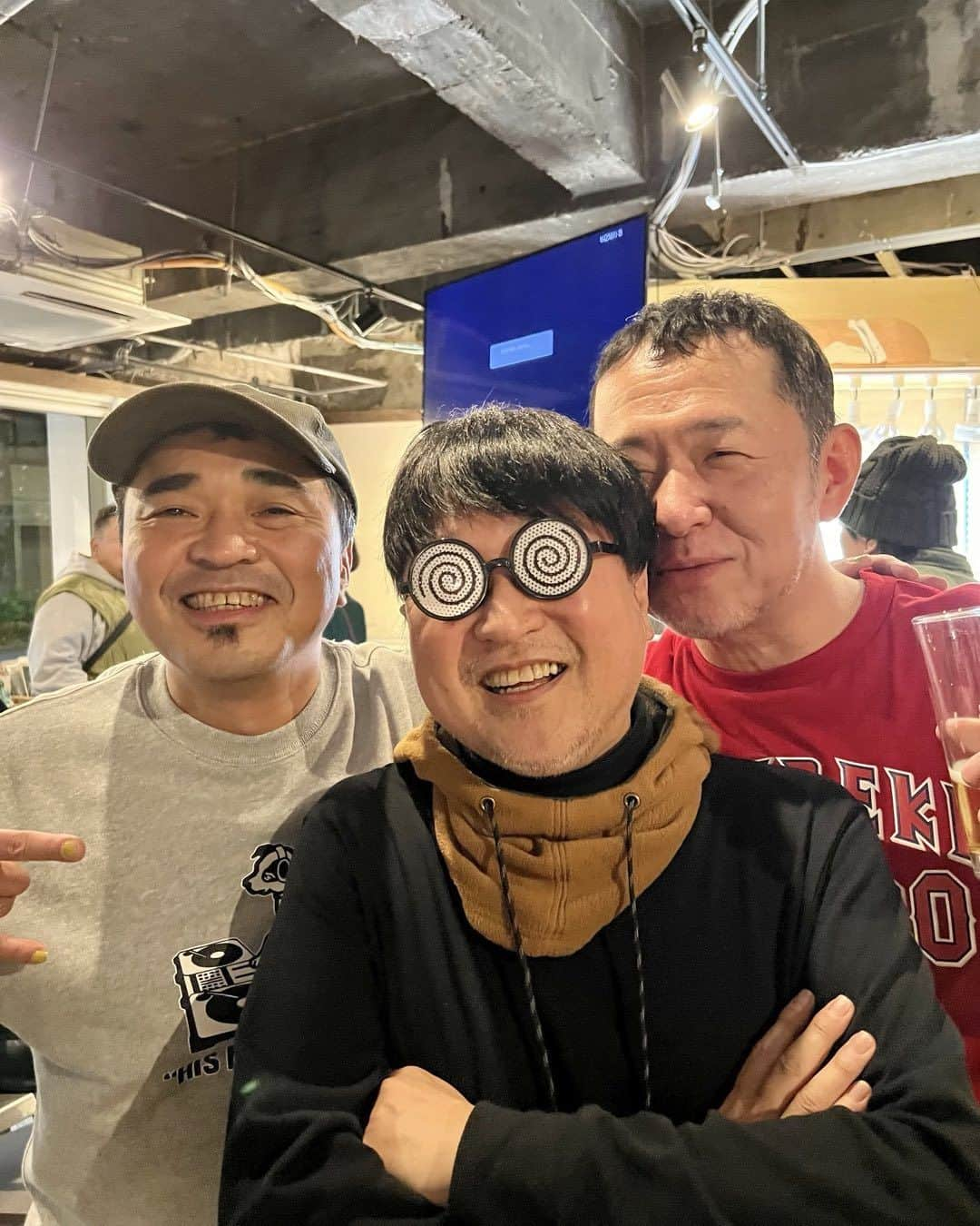 石野卓球さんのインスタグラム写真 - (石野卓球Instagram)「TOBYとグラちゃんの還暦パーティー」11月25日 20時49分 - takkyuishino