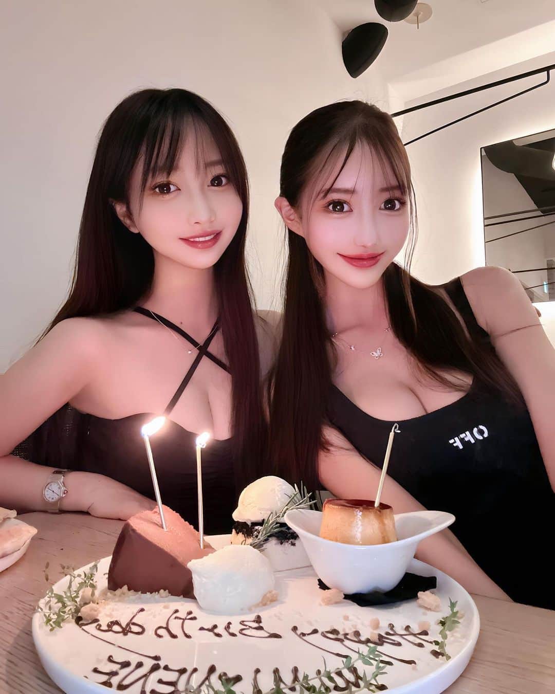 MIKAのインスタグラム：「👶🏻👶🏻🎂」