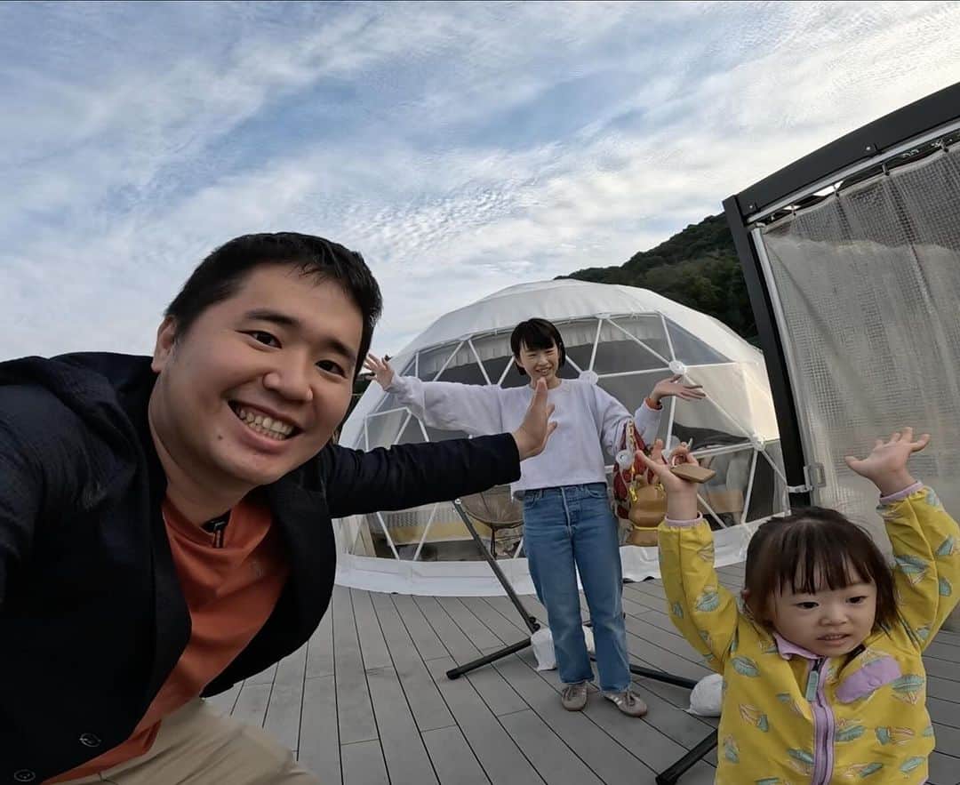 おのださんのインスタグラム写真 - (おのだInstagram)「どうも、おのだです。  先日、YouTubeで動画を公開しましたが、 東急の“全国泊まり放題”サブスク（TsugiTsugi）を利用して、横浜ベイホテル東急と静岡のグランピング（Glamping＆Port 結）に宿泊しました。  対象施設は全国130以上ありますが、1泊あたりの料金は同じなので、料金を気にせず、楽しく選ぶことができました。  横浜ベイホテル東急はプール（無料）もあり、私たちが利用した時間帯は貸切で楽しい滞在になりました。 静岡のグランピングでは、ポップコーン作りや娘にとって初めての花火をして、こちらも楽しい思い出になりました。  #TsugiTsugi #横浜ベイホテル東急 #Glamipng&Port結 #PR」11月25日 21時00分 - mr.onoda