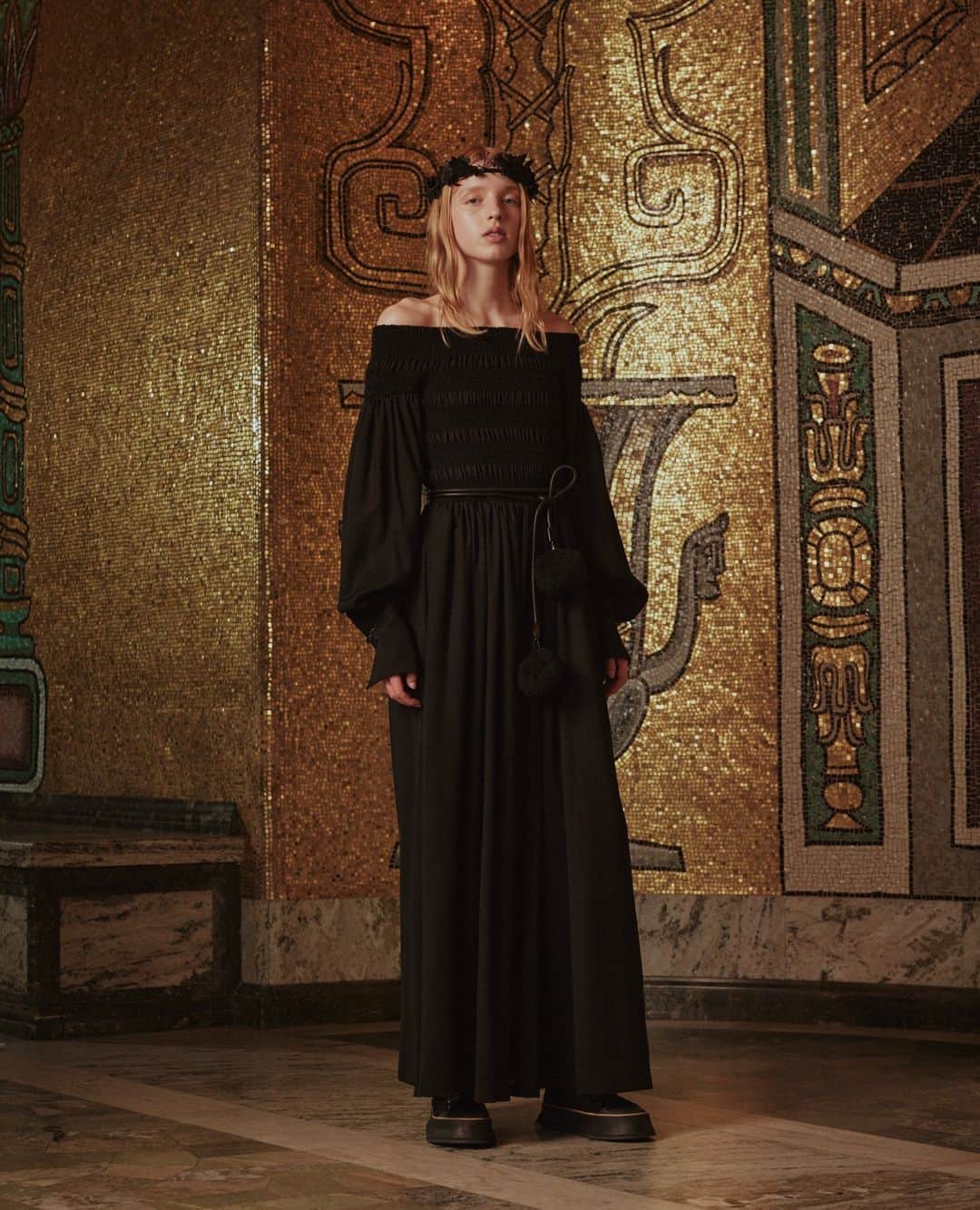 マックスマーラのインスタグラム：「A timeless black dress, redefined. Explore this lightweight, versatile dress embellished with voluminous sleeves. Discover the full #MaxMaraResort24 collection at the link in bio. #MaxMara」