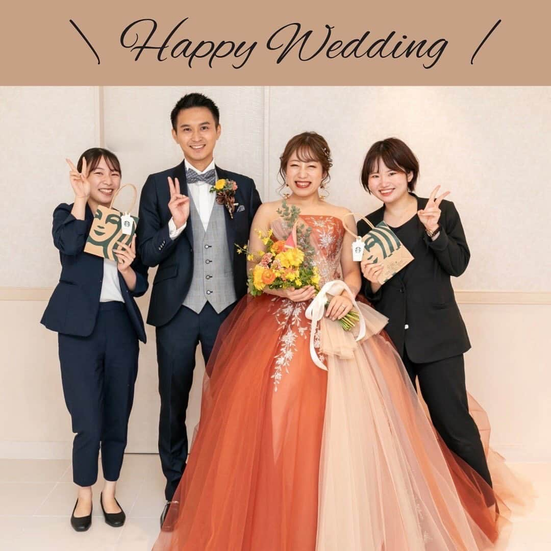 【公式】アルカンシエルリュクスマリアージュ名古屋のインスタグラム：「【Happy Wedding🧡】  先日ご結婚式を挙げられたおふたりの、素敵なお写真をご紹介させて頂きます📸 スタッフともお写真を撮ってくださり、誠にありがとうございました♪  スタッフ一同、おふたりの幸せを心よりお祈りしております🌈  【担当プロデューサーからのメッセージ】  K様💍Y様  この度は誠におめでとうございます💗  当日までたくさん悩みながら、結婚式の準備を進めてくださりましたね！ その為当日はドレスやヘアアレンジ、装飾等すべておふたりのセンスが溢れ、そしてゲストの皆様との温かい和やかなお式になりましたね😌💭  おふたりとのお打ち合わせは、お打ち合わせ以外でも前撮りも楽しい時間でした✨ シャボン玉も良き思い出です🪄🫧  いつもスタッフを気づかってくださり ありがとうございました😭  また当日も私達にもプレゼントを 準備してくださりありがとうございました🙌🏻🤍  ご縁あり、おふたりと当日を迎えることができたことも、とても幸せに感じております。  これからも末永くおふたりのお幸せを お祈りしております🪽🍀  💒名駅徒歩5分の結婚式場  『#感謝を式のまんなかに。』をテーマに、青空を貸切る祝福のステージと上質な空間で生まれる、ゲストとの忘れられない一日のつくりかたを紹介しています💓  👇🏻をタップ🌈👣 @arcenciel.luxenagoya  2023年度版　JapanBrandCollectionに掲載されました 公式アカウント⇨ @japanbrandcollection lit.link/japanbrandcollection  #アルカンシエル #アルカンシエルluxemariage名古屋 #アルカンシエルリュクスマリアージュ名古屋 #アルカン花嫁 #名古屋花嫁 #名古屋プレ花嫁 #名古屋ウエディング #名古屋ウェディング #名古屋結婚式 #名古屋結婚式場 #愛知花嫁 #日本中のプレ花嫁さんと繋がりたい #結婚式レポ #結婚式レポート #ウエディングレポート #ウェディングレポート #ウェディングレポ #ウエディングレポ #2023秋婚 #2023冬婚 #2024春婚 #2024夏婚 #2024秋婚 #ウェディングプランナー #ウエディングプランナー #高砂ソファ #ソファメイン #テラコッタドレス #前撮り撮影」