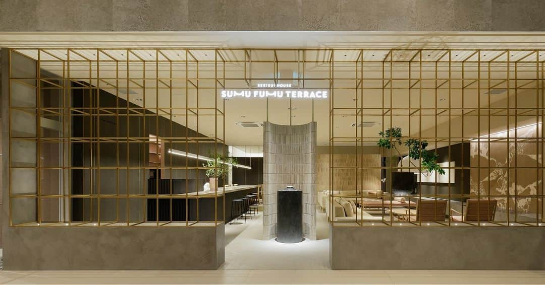 @aroma アットアロマのインスタグラム：「［イベント］香りを味わうスイーツ＆感じるインテリア 食と香りのマリアージュ体験イベントが 積水ハウスSUMUFUMU TERRACE 自由が丘にて 12月10日(日)に開催されます。  イベントでは九品仏「INFINI」の金井シェフ (@fumiyukikanai_patissier)がゲストとして ご登壇されるほか、アロマミストも制作いただけます。 新しい香り体験をぜひお楽しみください。  ［内容］ １.香りとは 天然の香りについてお話しいたします  ２.食と香りのマリアージュ体験 「INFINI」のパルファンと、香り高いお茶を味わっていただきます  ３.インテリアの香り アロマミストを作成いただきます  ［概要］ 日時：12月10日(日)　14：00～15：30 場所：SUMUFUMU TERRACE 自由が丘 費用：無料 定員：1組2名様／13組まで ※ご友人を1名様お誘いください(必須)  ［お申し込み］ 申込締切：11月30日(木) 抽選結果発表：12月2日 (土)  ▷詳細はプロフィールURLのイベント情報から @ataroma_official」