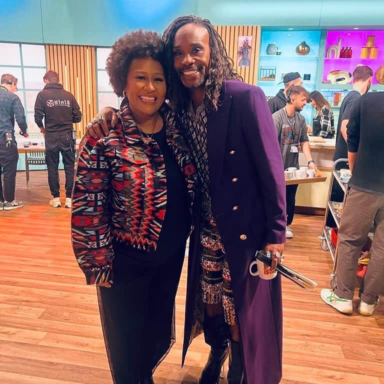 Emeli Sandéさんのインスタグラム写真 - (Emeli SandéInstagram)「Loved meeting @theebillyporter at @sundaybrunchc4 💜  such inspiring energy! Legend!」11月25日 21時01分 - emelisande