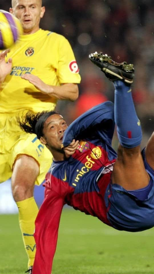 ロナウジーニョのインスタグラム：「Dia de relembrar um dos gols mais bonitos da minha carreira!!! Em 2006 vencemos o Villareal por 4x0 e tive a felicidade de marcar este lindo gol 🤙🏾」