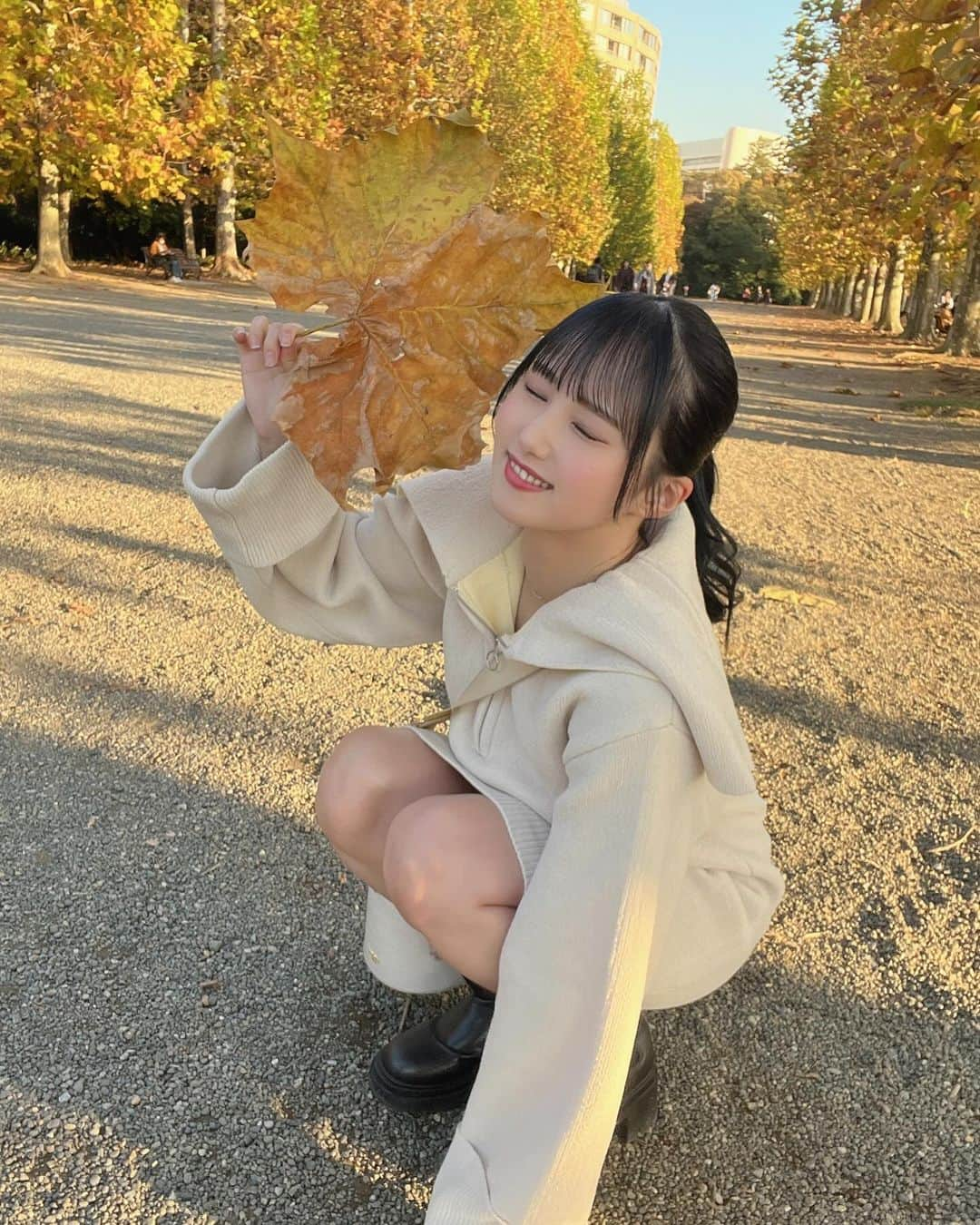 前田彩佳さんのインスタグラム写真 - (前田彩佳Instagram)「秋🍁 寒くなってきたから手温めよろしくお願いします🫣   #ootd  #selfie  #selca  #셀카  #셀카그램  #today  #look  #自撮り  #自撮り界隈  #自撮り女子  #アイドル  #地下アイドル  #japanesegirl  #followme  #いいね返し  #今日のコーデ  #dazzlin  #暗髪  #ワンピース  #秋  #紅葉」11月25日 21時04分 - _ayaka1218