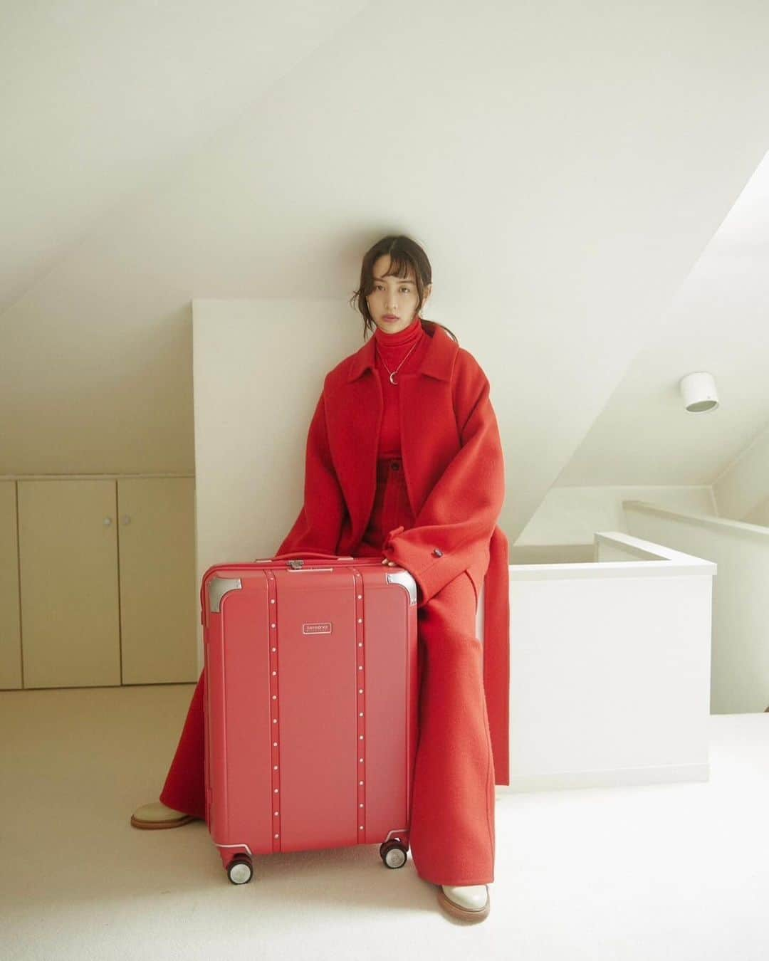 山本美月のインスタグラム：「⋆⸜☾⸝‍⋆ the fashion post  samsonite black label」