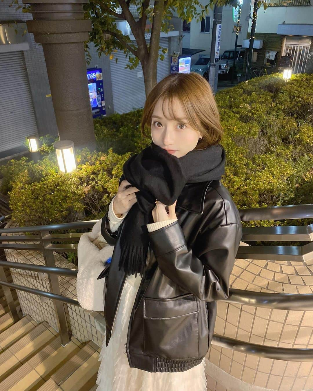 renのインスタグラム：「・ ・  今日のとれたて新鮮#れんの服 寒すぎてびっくりしたね！！  アウター @dispatcher_no.8  柔らかくて軽くて最高だよこれ🖤🐾  #PR #dispatcherno8 #ディスパッチャーナンバーエイト#大人ストリート#モードストリート#大人ファッション  ・ ・」