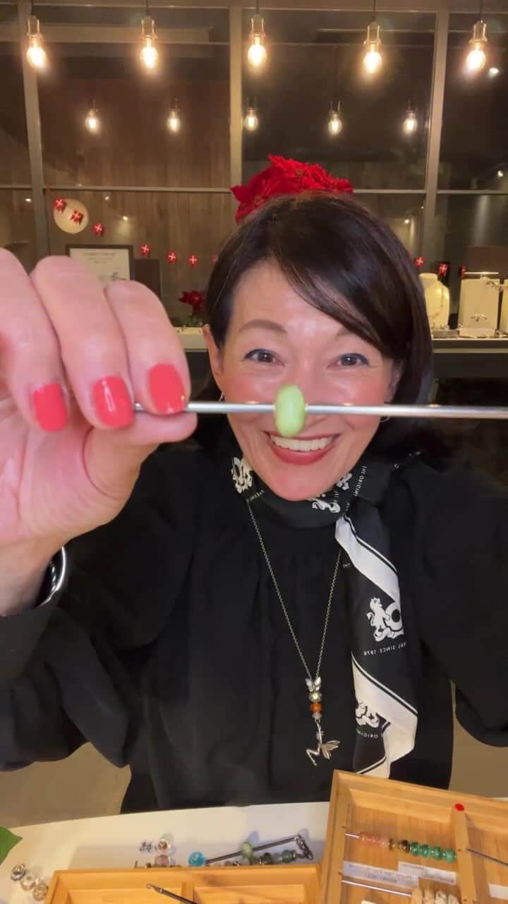 岡田美里のインスタグラム：「トロールビーズをご紹介しました！ 岡田美里　とコメントくださった方に11月26日まで行っておりますブラックフライデーセールのURLをお送りいたしますね。」