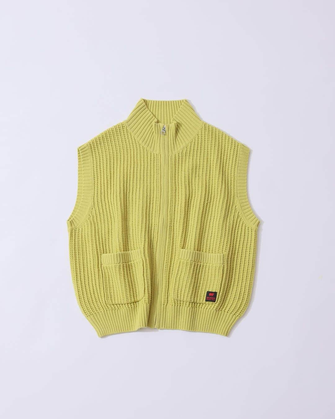 JOURNAL STANDARD relumeさんのインスタグラム写真 - (JOURNAL STANDARD relumeInstagram)「IBERICO MERINO drivers knit vest  秋冬の新作コレクション「IBERICO MERINO/イベリコメリノ」が登場！  スペイン・イベリコ地方原産のWOOL原料を使用したニットシリーズ。 スペインより原料を輸入して、日本で丁寧に紡績・染色。定番のハミルトンウールシリーズとは違い、弾力のある生地感とビビッドなカラー展開が特徴です。  クルーネックのプルオーバータイプと、ジップが特徴なドライバーズニットとベストの３タイプからお選びいただけます。  No.23080464010030 IBERICO MERINO WOOL ドライバーズニットベスト ¥13,200  No.23080464011030 BERICO MERINO WOOL ドライバーズニット ¥18,700  No.23080464000030 IBERICO MERINO WOOL メッシュクルーネックニット ¥14,300  #IEBRICOMERINO #イベリコメリノ #driversknit #ドライバーズニット #2023aw #journalstandardrelume  #ジャーナルスタンダードレリューム」11月25日 21時13分 - js_relume