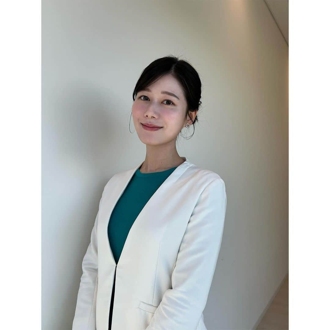 足立夏保さんのインスタグラム写真 - (足立夏保Instagram)「. 今週もありがとうございました☺︎  今週のウェークアップは、中谷さんの代打でMCを務めました。 2枚目は本番終わり、緊張がほぐれてホッッッとしている様子です（笑）  来週は月〜金までten.ですっ。  #読売テレビ #アナウンサー #ウェークアップ #かんさい情報ネットten #アナウンサー衣装 #アナウンサーコーデ」11月25日 21時13分 - kaho_adachi_ytv