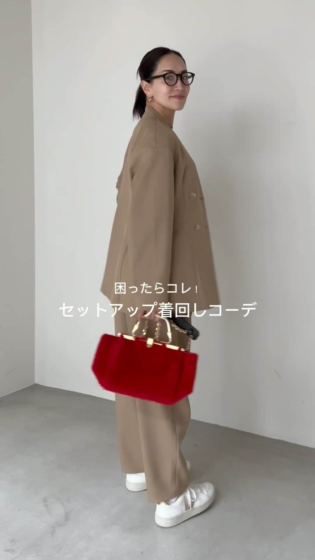 亀恭子のインスタグラム：「@newans × @kame_kyo  2024fw collaboration -fashion icon-  24秋冬でコラボした新たなライン☺︎ ベーシック＋シルエットで人匙のトレンドエッセンスを。  販売開始してます。 コラボアイテムの着こなし&着回しのポイント 動画にまとめました。 🎥第ニ弾 コクーンシルエットダブルジャケット&コクーンシルエットパンツのセットアップ  参考にして頂けたらこれまた幸いです^^  #タイアップ投稿 #newans × #kyokokame #2024fw #collaboration #fashion #fashionicon」