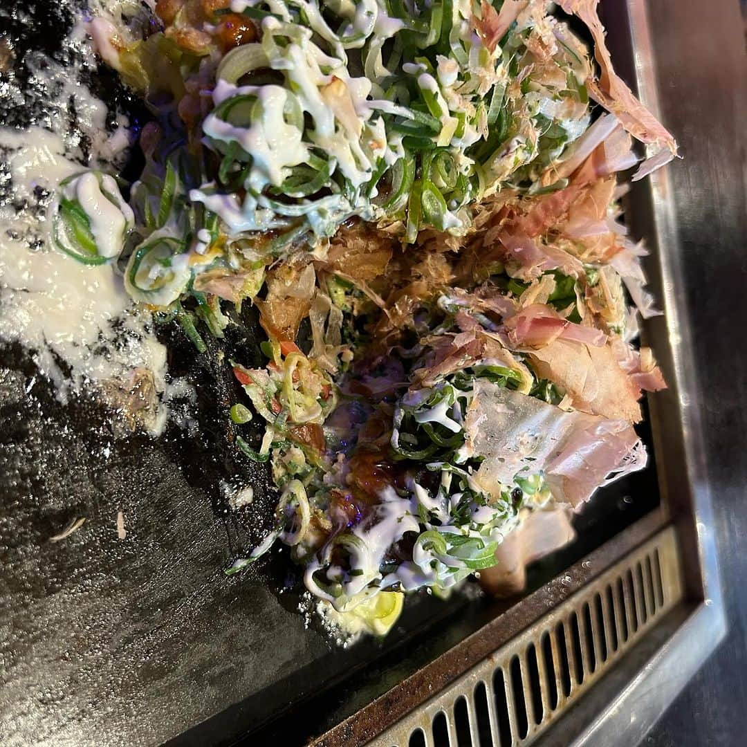 世手子さんのインスタグラム写真 - (世手子Instagram)「PR  All you can eat Monjayaki🦑🦐 All-you-can-drink included sparkling wine🥂 The iron plate frozen ice cream was also delicious🍨🍓 @mizonokuchimonja  #溝の口もんじゃ焼き #溝の口グルメ #溝の口ディナー #溝の口居酒屋 #もんじゃ焼 #川崎ディナー #鉄板焼きディナー #溝の口もんじゃ餐 行ってきたよ(^_-) スパークリングワインも飲み放題（＾ν＾） もんじゃは海鮮たっぷり(о´∀`о) ネギ焼きも食べちゃった(*☻-☻*) 焼きそばもあったよ(*^◯^*) かなーりお腹いっぱいになった(≧∀≦) #鉄板アイス も美味しすぎ(*´ー｀*)」11月25日 21時15分 - rojide