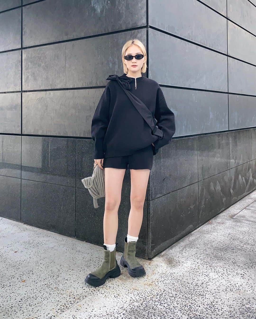 MOUSSY SNAPさんのインスタグラム写真 - (MOUSSY SNAPInstagram)「#MOUSSYSNAP @aoichuman 165cm  ・M_DOUBLE KNIT TOP(010GA370-5490) ・M_DOUBLE KNIT SHORTS(010GA370-5500) ・M_ TAPE TIE BIG TOTE(010GA351-5290) ・CHUNKY RUBBER BOOTS(010GAT52-5430) 全国のMOUSSY店舗／SHEL'TTER WEBSTORE／ZOZOTOWNにて発売中。  #MOUSSY #M_MOUSSY」11月25日 21時16分 - moussysnap