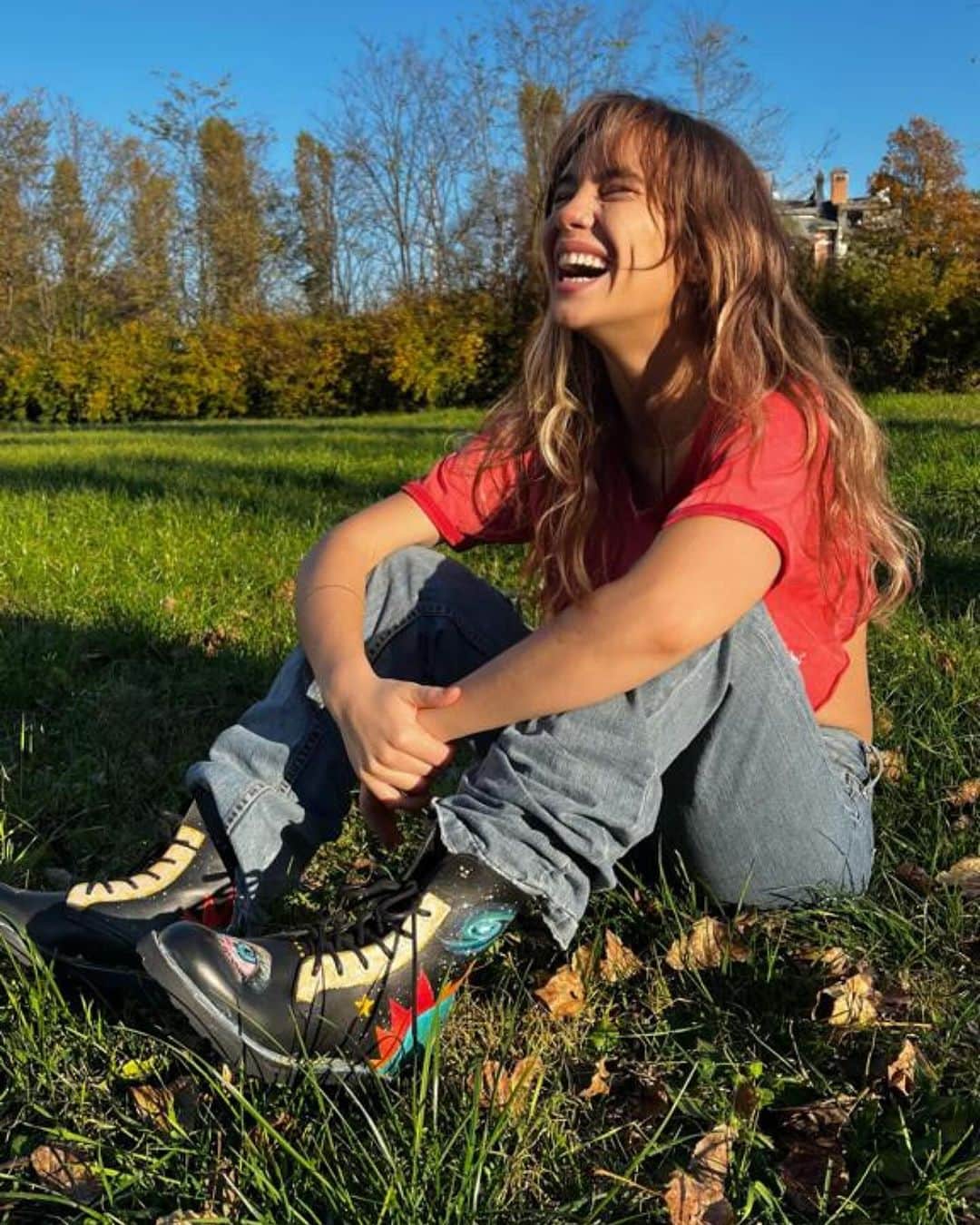 のインスタグラム：「By your side with The Only One Cult. Espressione di una femminilità ricca, sfaccettata e libera, l’intramontabile anfibio stringato di Cult è stata la tela speciale per la mano creativa di @_enula_ . La limited edition, personalizzata a mano dalla cantautrice, è all’asta su @charitystars per sostenere le iniziative dell’Associazione Differenza Donna finalizzate a promuovere la libertà e le aspirazioni delle donne in una società partecipativa, democratica e libera dalla violenza. Sempre.」