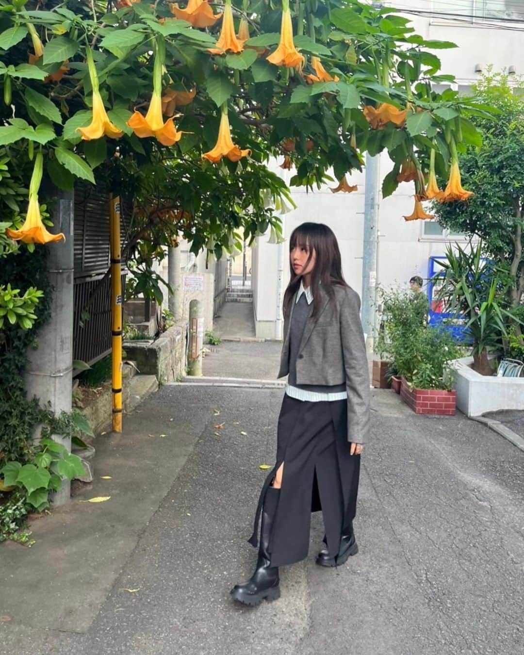 宮﨑香蓮のインスタグラム：「寒暖差やめてほしい☺️ 風邪ひかないように必死すぎて 電車で汗かいちゃったりしてます🌼」