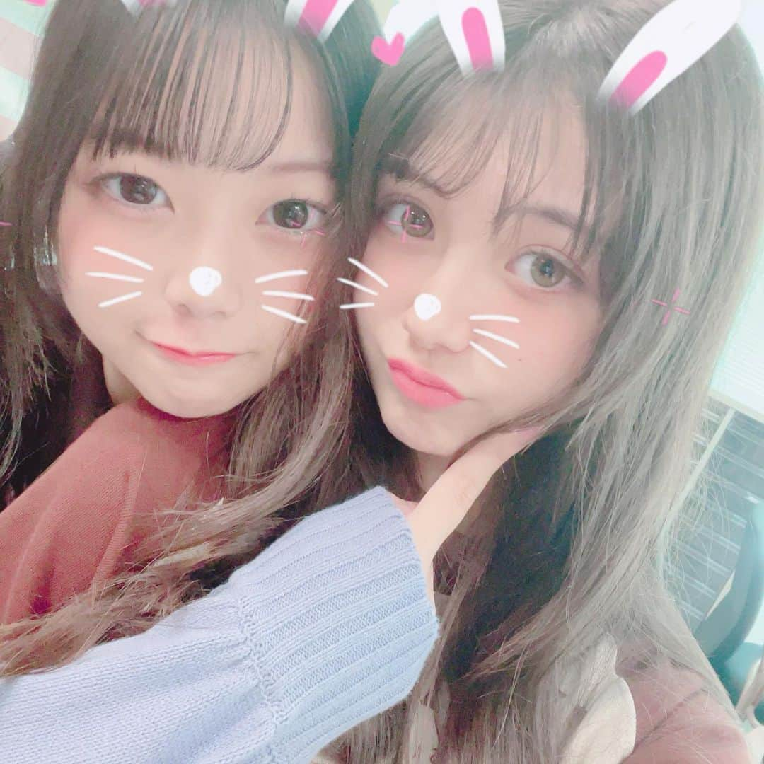 栗栖あに華のインスタグラム：「. @03ykky13 とのオフショット🩵 今気づいたけど　 全部バックハグ笑 二つ結びがにあってる😆 @cuugal_ の撮影毎回楽しい💕 キューーガル12月号みてね！  #キューーガル#オフショット #オフショ#12月号#09#jc#jc2#14歳#栗栖あに華 #あにか#anica」