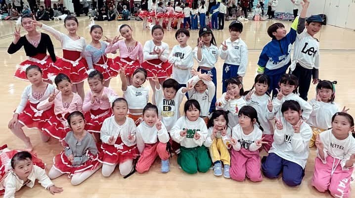 JOYFIT長岡日赤さんのインスタグラム写真 - (JOYFIT長岡日赤Instagram)「* 2023.11.25 バレエ・ダンス発表会♩  練習の成果を見せてもらえました☺️ 動画は最後の合同ダンスです📹 他にもバレエ、ダンスそれぞれたくさんの発表がありました。 お父さん、お母さん、おじいちゃん、おばあちゃん お友達まで多くの方にがんばった姿を見せれたと思います🏅  JOYFIT長岡日赤は バレエ、ダンスの他に空手と3つのスクールがあります！  ぜひお子様の習い事はJOYFITへ👧🏻👦🏻 見学・体験大歓迎です！！！！  #JOYFIT長岡日赤 #JOYFIT #長岡市習い事 #長岡市キッズスクール #長岡市キッズダンス #長岡市キッズバレエ #長岡市子ども教室」11月25日 21時19分 - joyfit_nagaokanisseki