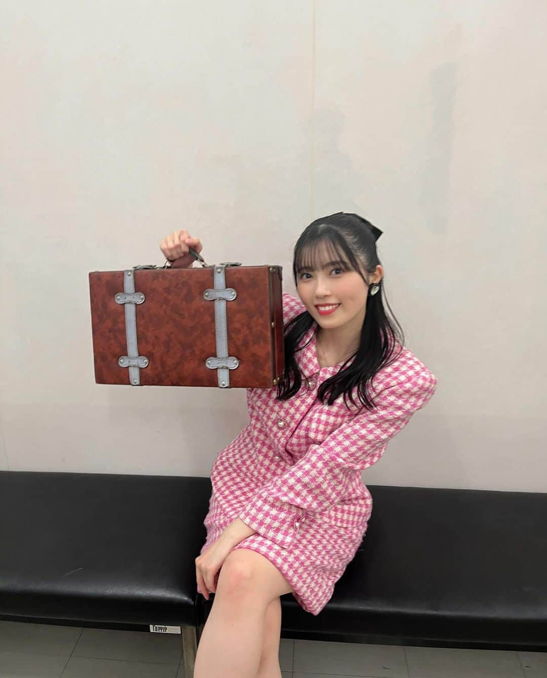 西田汐里のインスタグラム：「💼  演劇女子部 ｢ビヨスパイ〜消えたアタッシュケース〜｣  ありがとうございました！  明日の大千秋楽まで大切に演じます！！  #ビヨスパイ #ユキ  #beyooooonds #西田汐里」