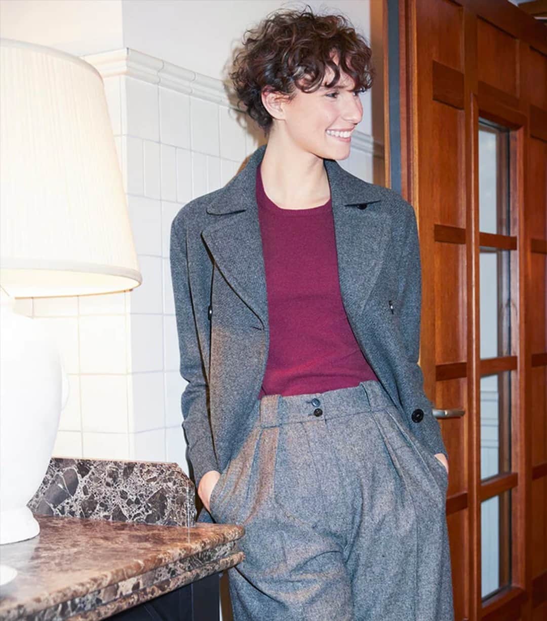 イネスドゥラフレサンジュのインスタグラム：「Le pantalon Marlène gris, modèle phare des lignes Ines de la Fressange Paris.   @hotelchateauvoltaire  #inesdelafressange #inesdelafressangeparis #fallwinter2023 #parisianchic」