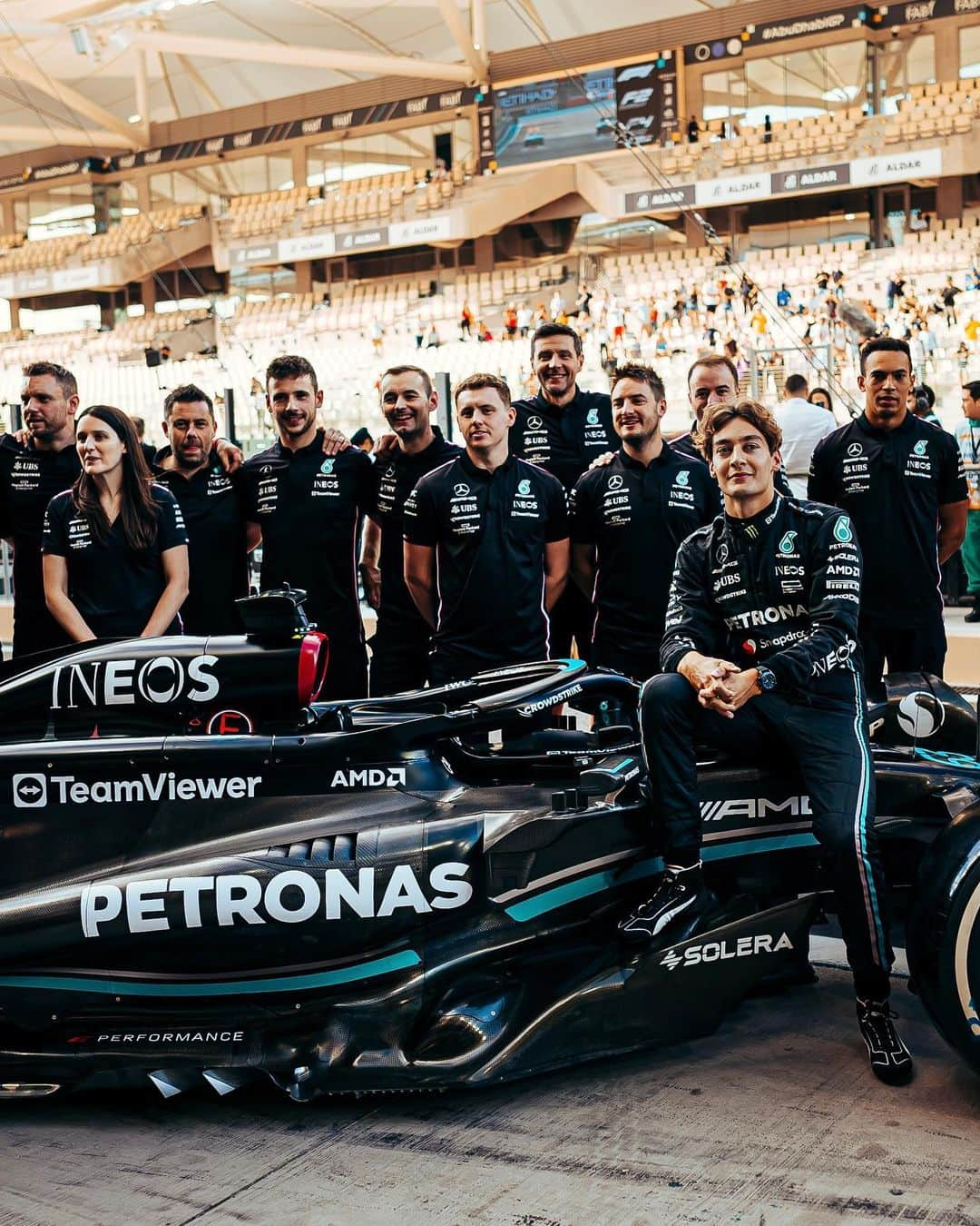 MERCEDES AMG PETRONASさんのインスタグラム写真 - (MERCEDES AMG PETRONASInstagram)「This Team. Our Team. Your Team ❤️」11月25日 21時23分 - mercedesamgf1