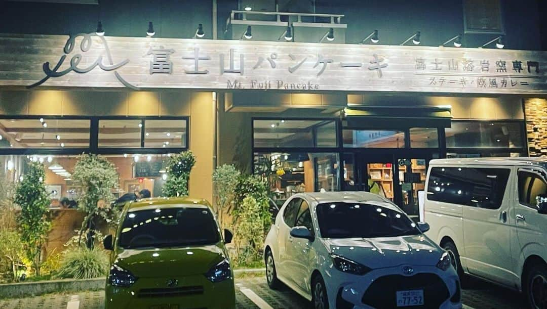 佐藤東弥さんのインスタグラム写真 - (佐藤東弥Instagram)「夕食はインド料理 デザートに溶岩パンケーキ 食べ過ぎた」11月25日 21時39分 - touyasato