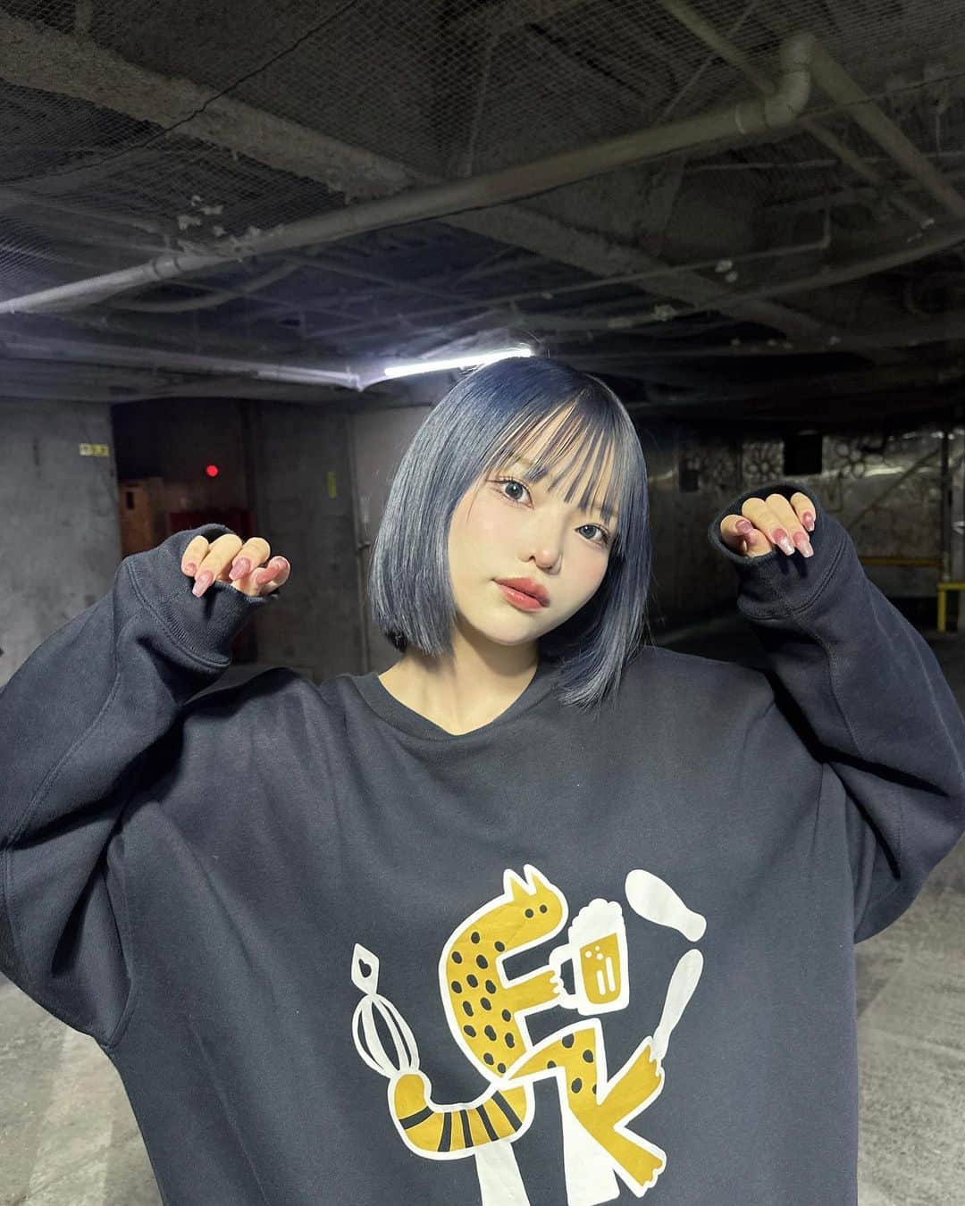 ふてこのインスタグラム：「髪色復活だ💙🖤」