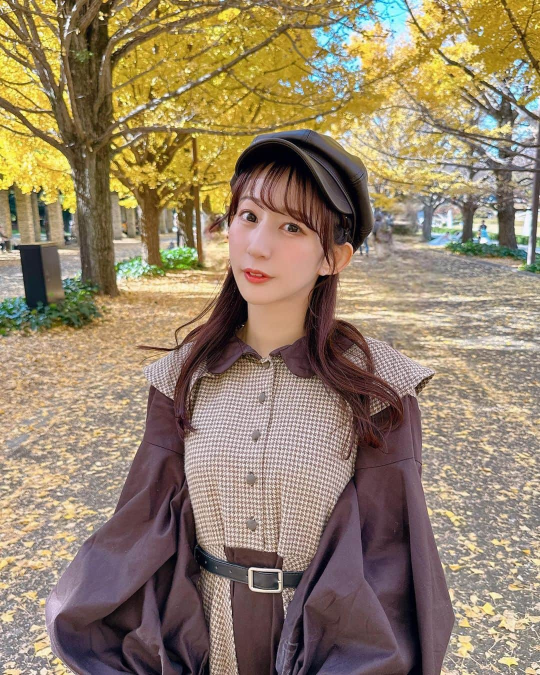 やっこさんのインスタグラム写真 - (やっこInstagram)「🍂🍁🍂🍁 ⁡ ⁡ ⁡ ⁡ 秋のイチョウ並木〜❕ めっちゃ綺麗だった🥹♡ ⁡ お洋服は @shabondama_info のワンピースです🤎 ⁡ ⁡ ⁡ 動画も後ほどあげるので 楽しみにしててね〜っっ🍁 ⁡ ⁡ ⁡ ⁡ ⁡ ⁡ #昭和記念公園 #shabondama #紅葉 #イチョウ並木 #イチョウ #銀杏並木 #公園 #秋コーデ #ワンピース #ブラウンコーデ #お散歩 #🍁 #🍂」11月25日 21時32分 - yakko928