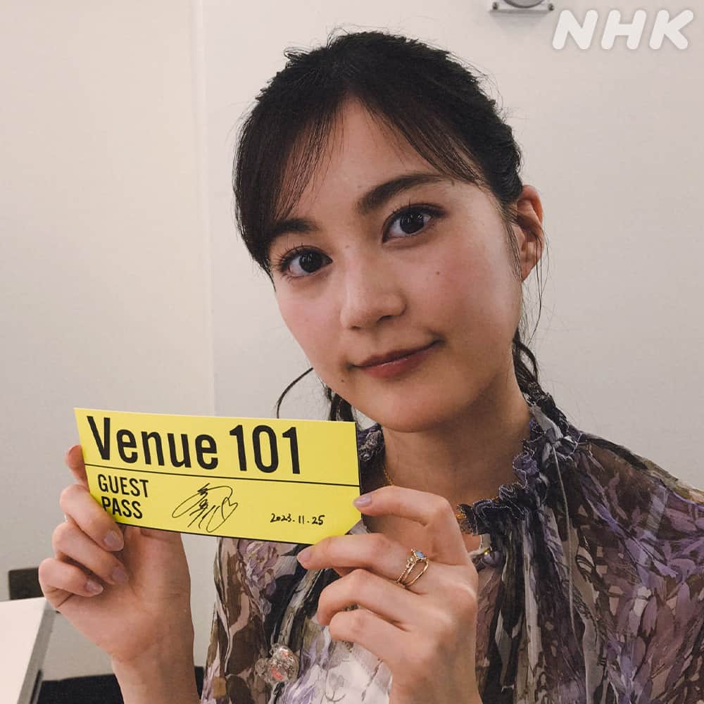 NHK「シブヤノオト」のインスタグラム：「「Venue101」 このあと23時から生放送⚡️   🎼生田絵梨花🎼   ゲストパスに サインをいただきました🎫🖊   #生田絵梨花 #Venue101」