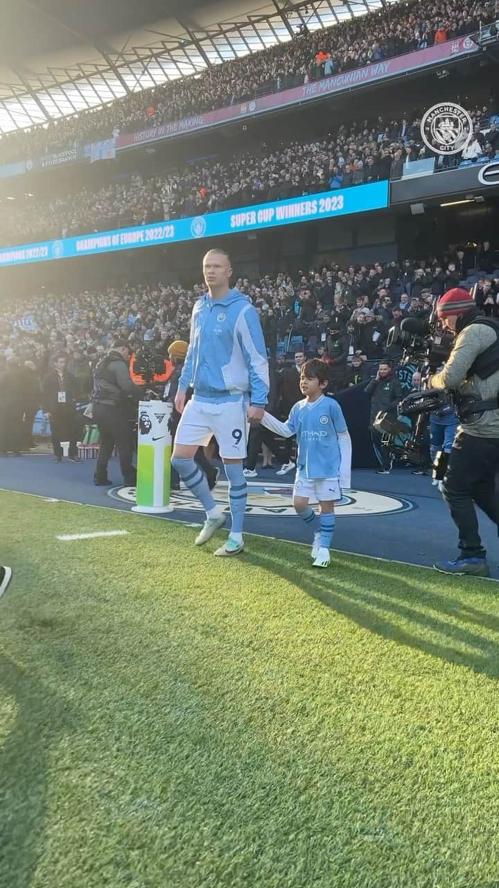 マンチェスター・シティFCのインスタグラム：「Here come the teams! 🩵⭐️」