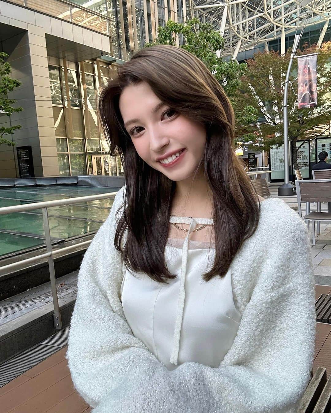 ホルトえみりのインスタグラム：「ずっとロングだったけど久しぶりにミディアムに♡」